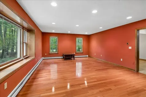 4 Berge Lane Derry NH 03038