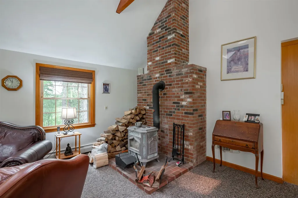 68 Merrimack Road Amherst NH 03031