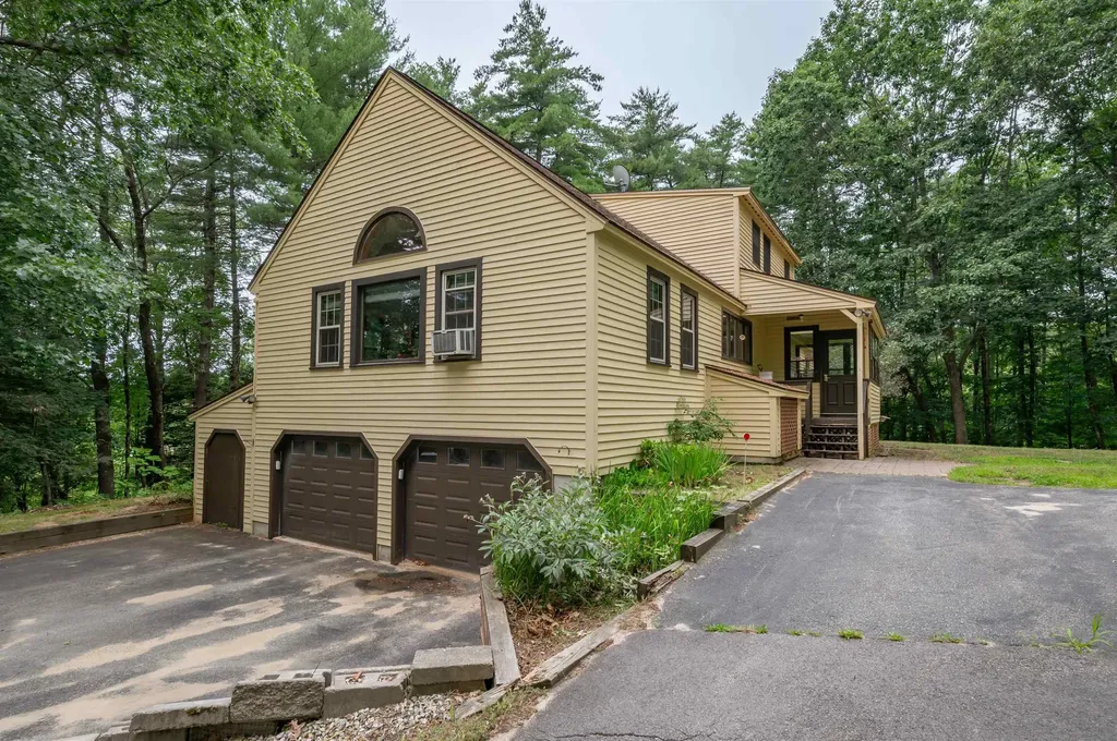 68 Merrimack Road Amherst NH 03031