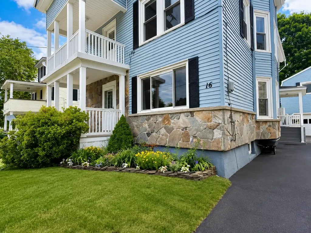 16 Pine Street Gorham NH 03581
