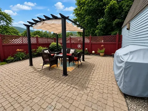 16 Pine Street Gorham NH 03581