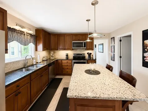 16 Pine Street Gorham NH 03581