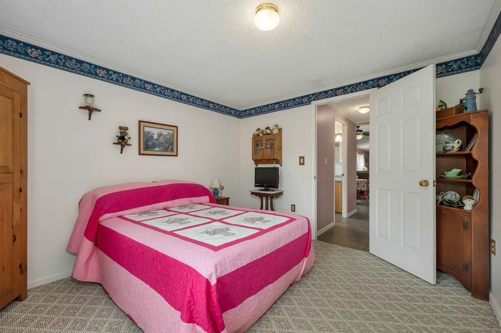 15 Carpenter Park Road Plymouth NH 03264