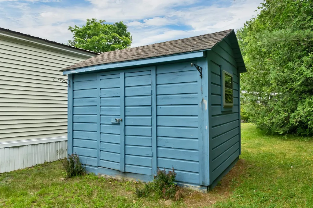 15 Carpenter Park Road Plymouth NH 03264