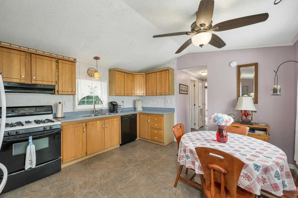 15 Carpenter Park Road Plymouth NH 03264