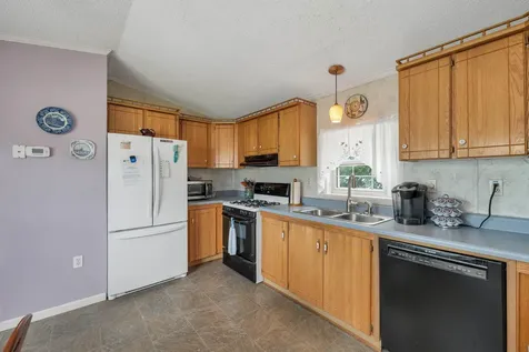 15 Carpenter Park Road Plymouth NH 03264
