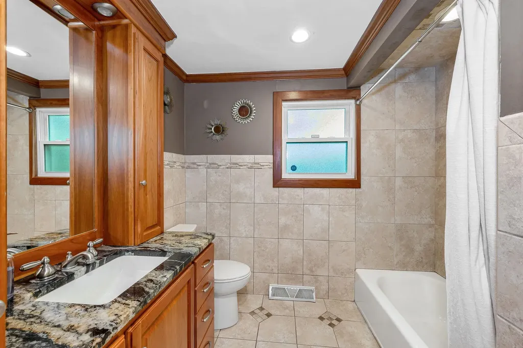31 Leonard Drive Pelham NH 03076