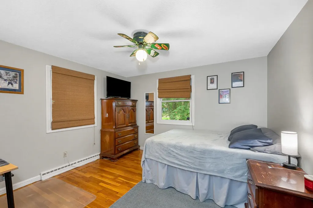 31 Leonard Drive Pelham NH 03076