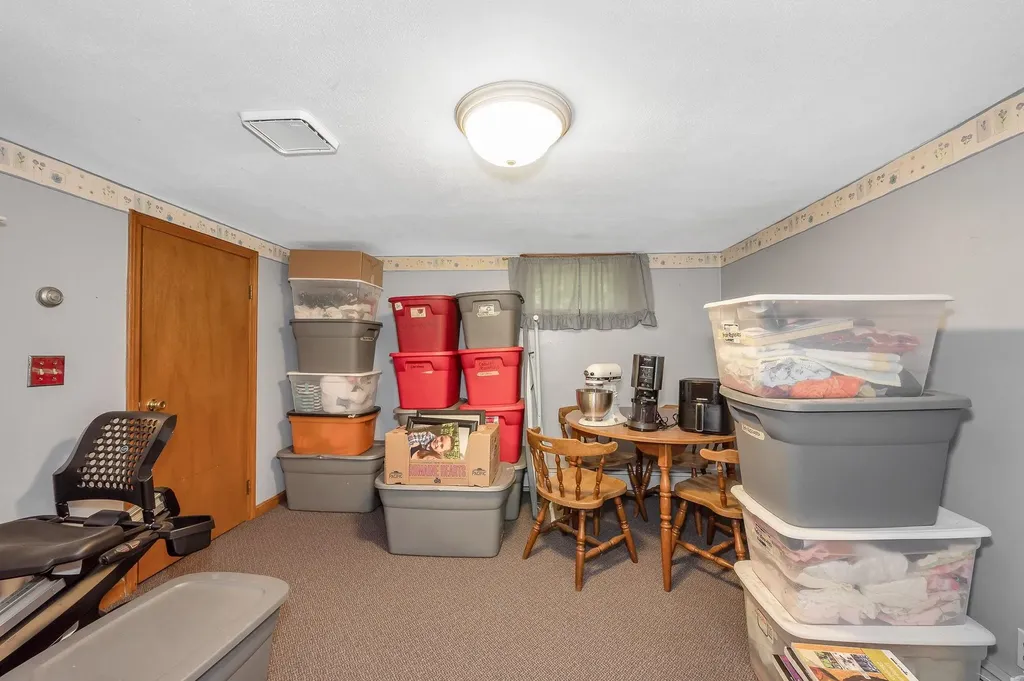 31 Leonard Drive Pelham NH 03076