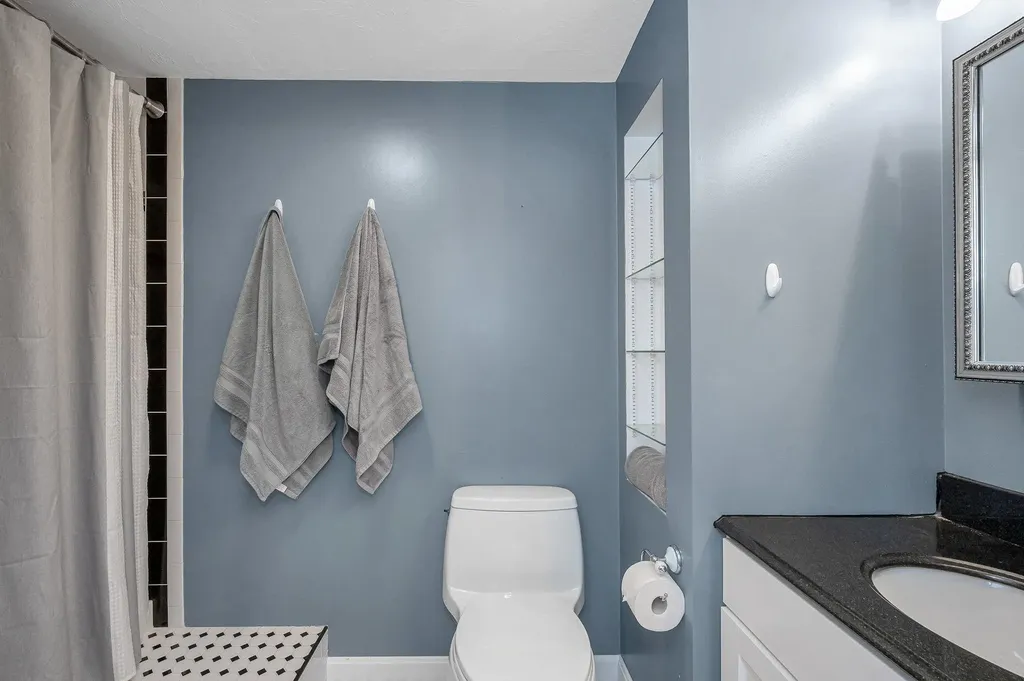 31 Leonard Drive Pelham NH 03076