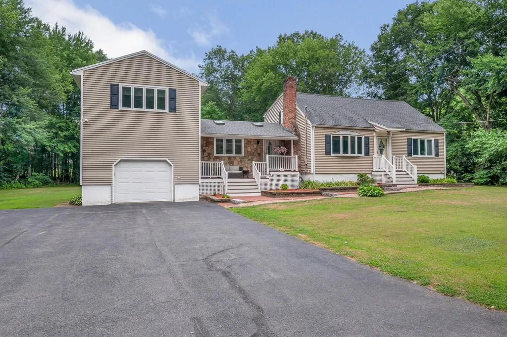 31 Leonard Drive Pelham NH 03076