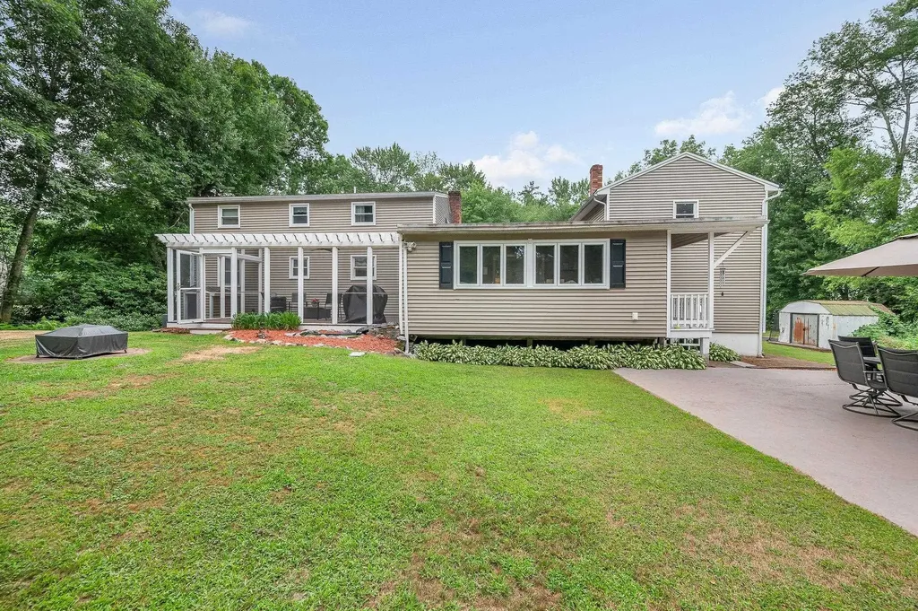 31 Leonard Drive Pelham NH 03076