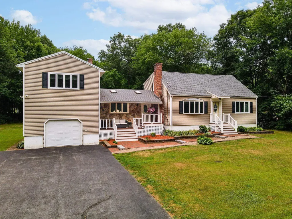 31 Leonard Drive Pelham NH 03076