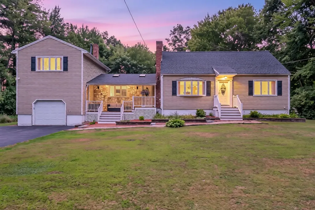 31 Leonard Drive Pelham NH 03076