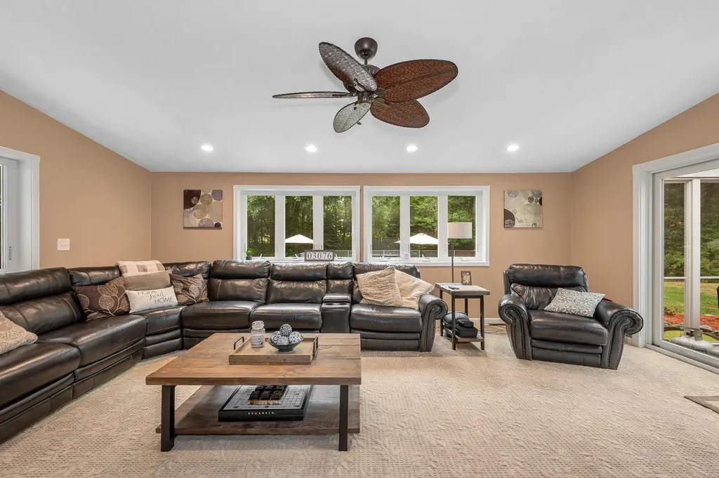 31 Leonard Drive Pelham NH 03076