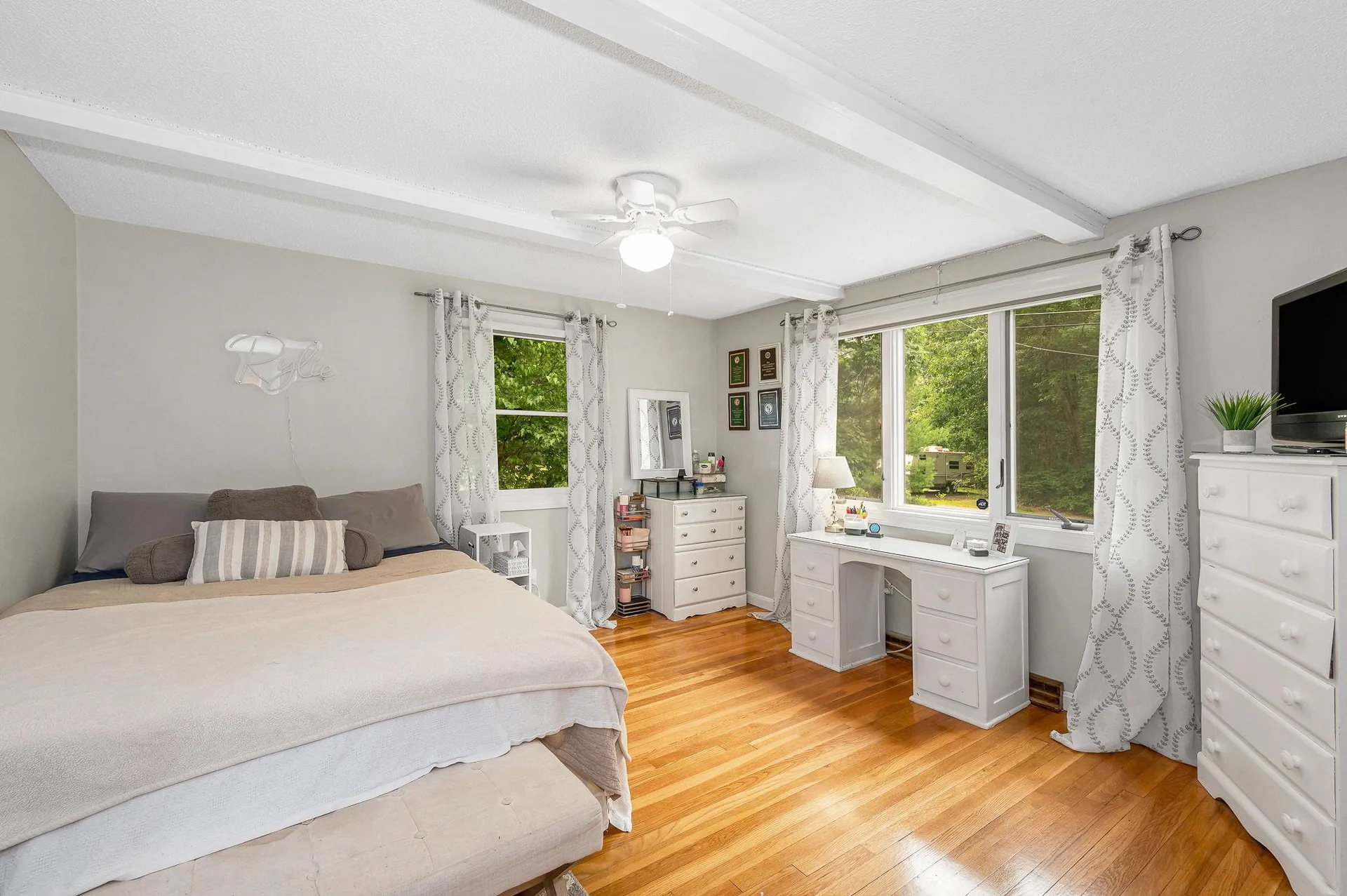 31 Leonard Drive Pelham NH 03076