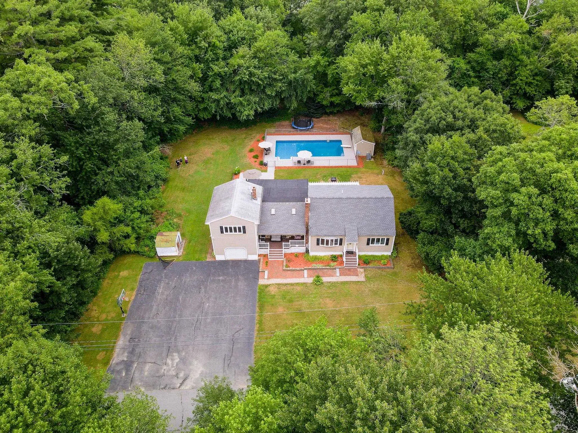 31 Leonard Drive Pelham NH 03076