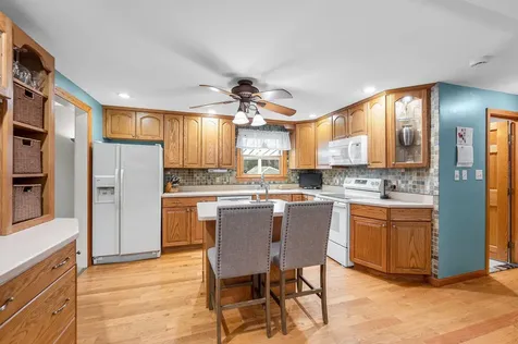31 Leonard Drive Pelham NH 03076