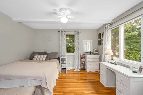 31 Leonard Drive Pelham NH 03076