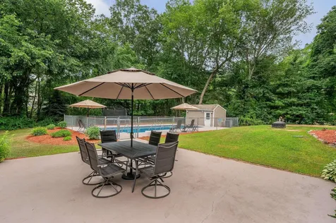 31 Leonard Drive Pelham NH 03076