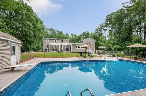 31 Leonard Drive Pelham NH 03076