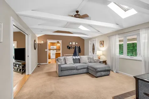 31 Leonard Drive Pelham NH 03076