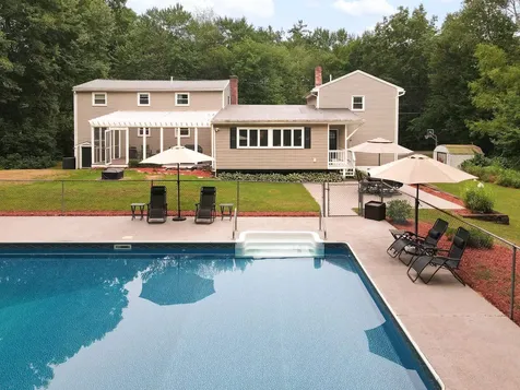 31 Leonard Drive Pelham NH 03076