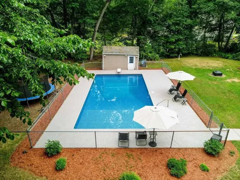 31 Leonard Drive Pelham NH 03076