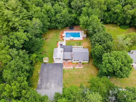 31 Leonard Drive Pelham NH 03076