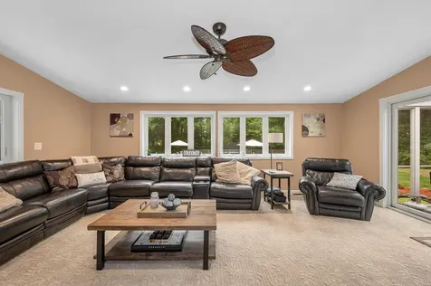 31 Leonard Drive Pelham NH 03076