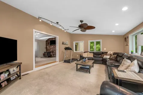31 Leonard Drive Pelham NH 03076
