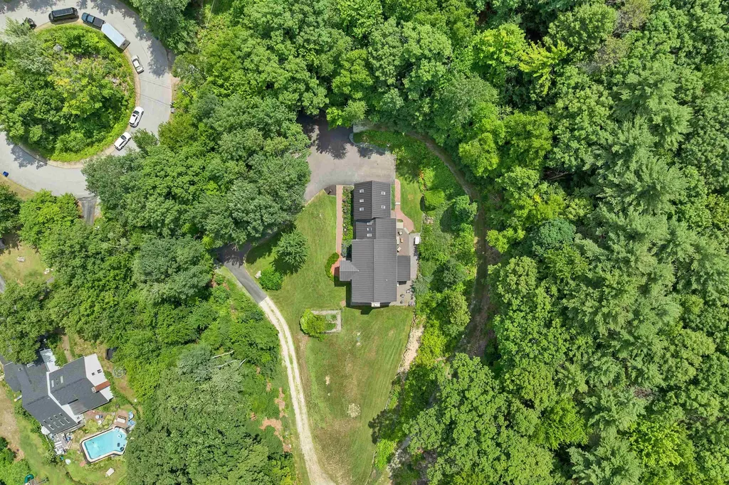 8 West Gate Drive Bow NH 03304