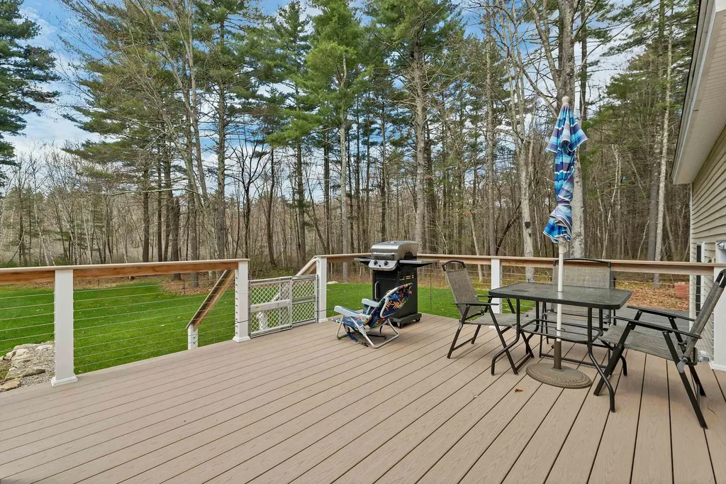 40 Mary Ann Avenue Salem NH 03079