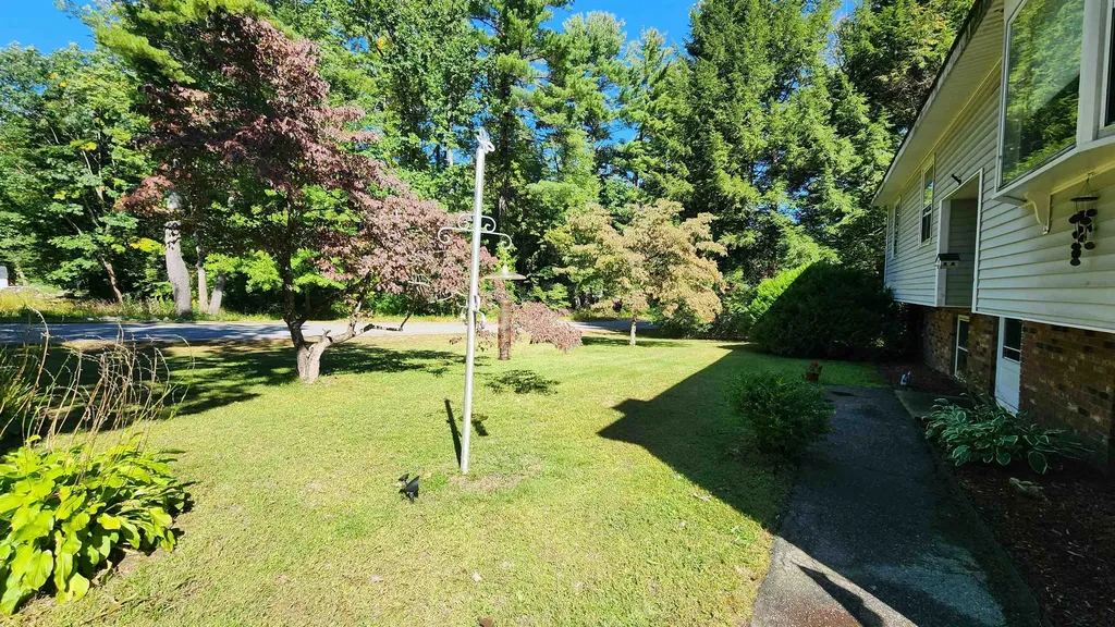 12 Southwood Drive Londonderry NH 03053