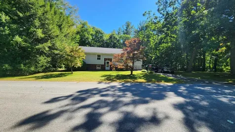 12 Southwood Drive Londonderry NH 03053