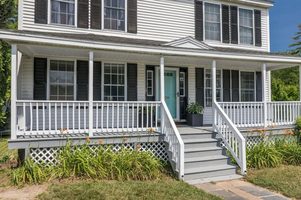 7 Squire Drive Somersworth NH 03878-2826