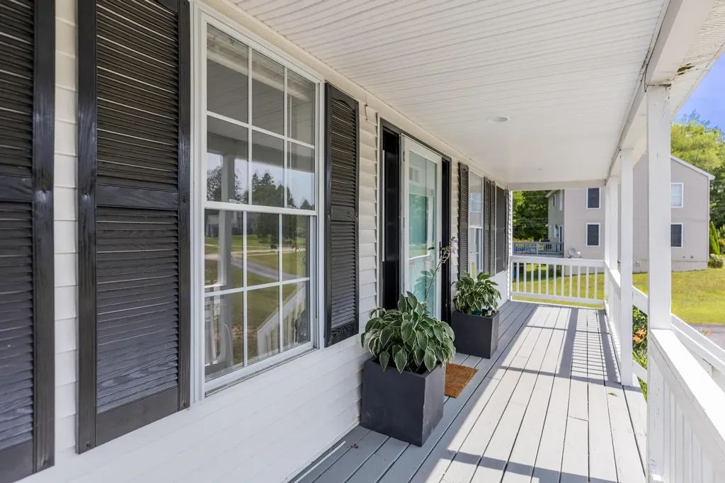 7 Squire Drive Somersworth NH 03878-2826