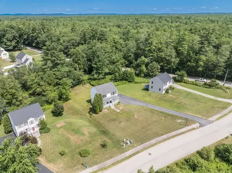 7 Squire Drive Somersworth NH 03878-2826