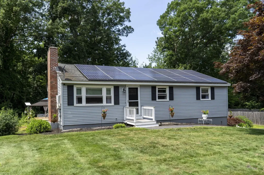 25 Bedard Avenue Derry NH 03038