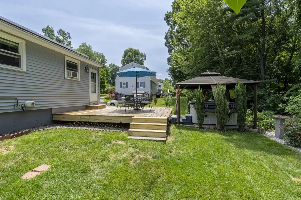25 Bedard Avenue Derry NH 03038