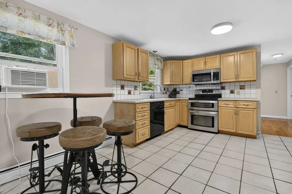 25 Bedard Avenue Derry NH 03038