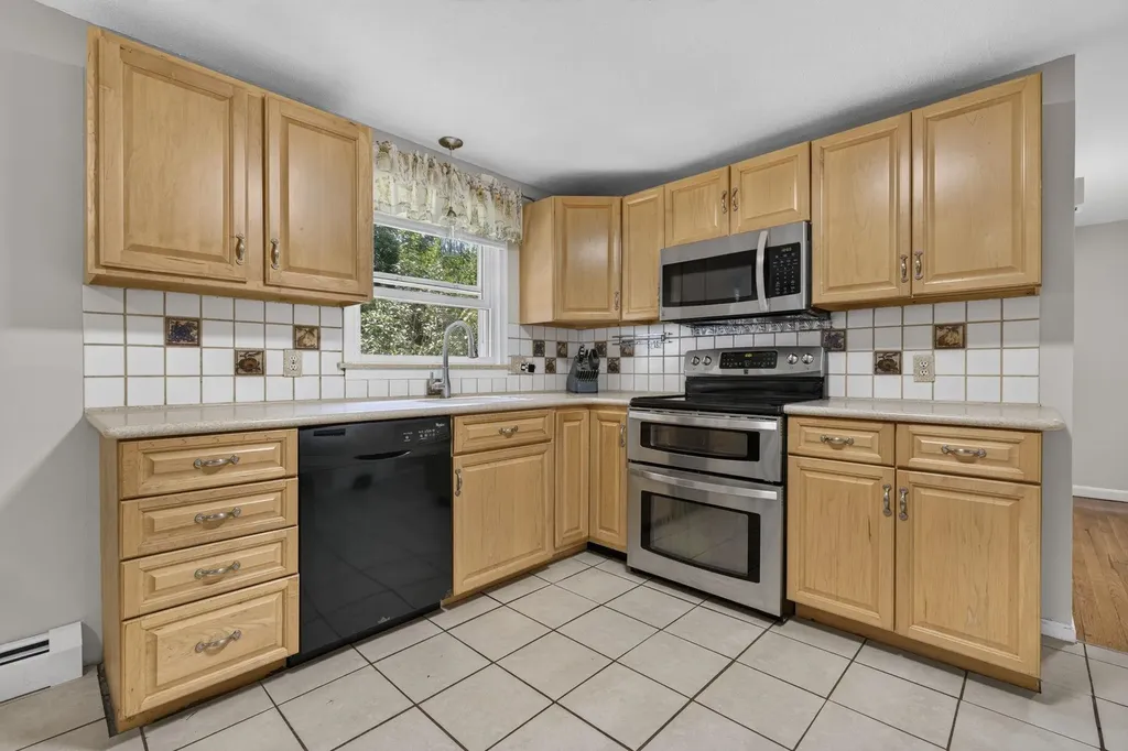 25 Bedard Avenue Derry NH 03038
