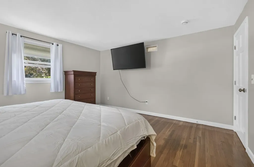 25 Bedard Avenue Derry NH 03038