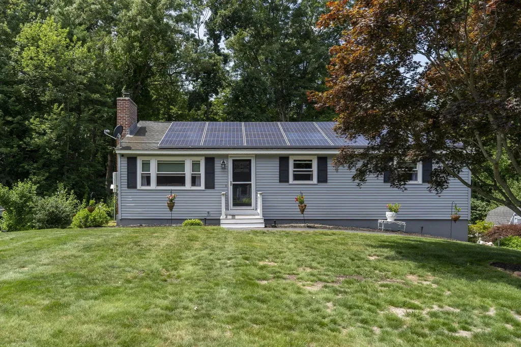 25 Bedard Avenue Derry NH 03038