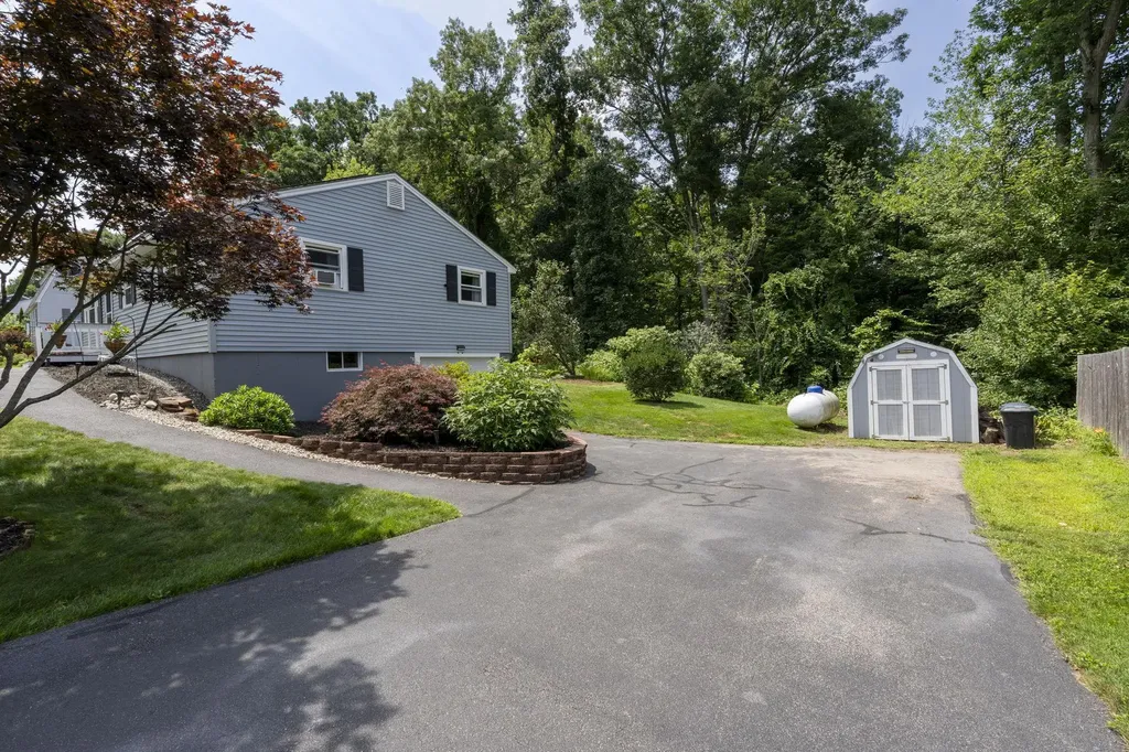 25 Bedard Avenue Derry NH 03038