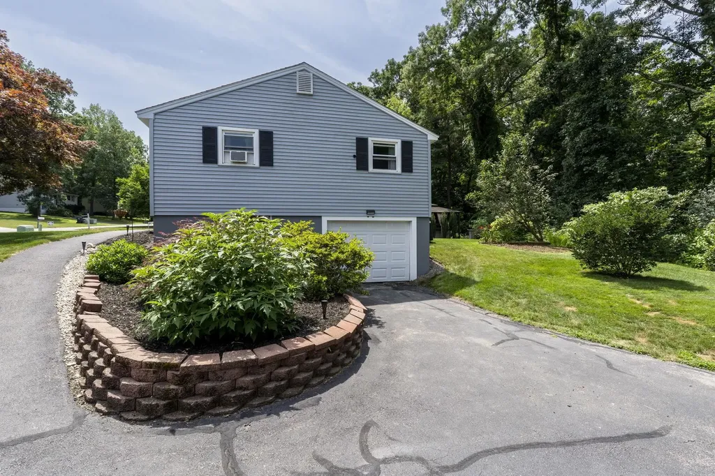 25 Bedard Avenue Derry NH 03038