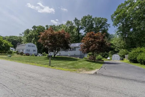25 Bedard Avenue Derry NH 03038