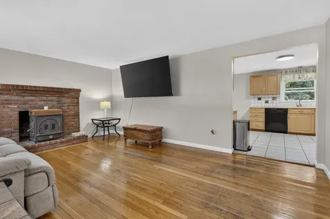 25 Bedard Avenue Derry NH 03038