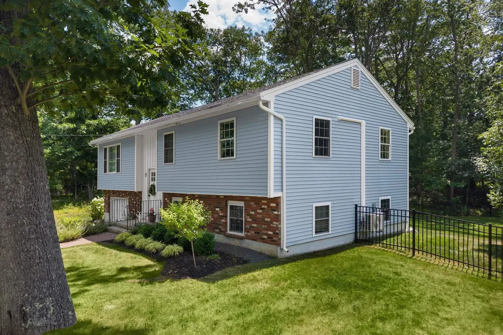 19 Sheru Lane York ME 03909