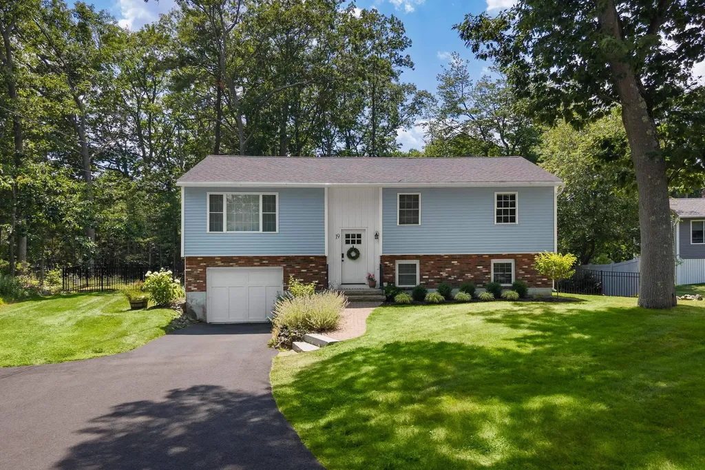 19 Sheru Lane York ME 03909